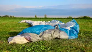 21-годишна жена пострада при скок с парашут край Ихтиман