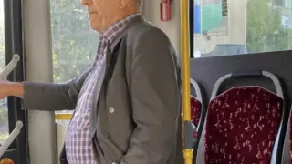 Чичо костюмар си го извади в рейса в Пловдив и... СНИМКИ 18+