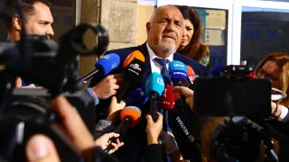 Ройтерс и АП с разтърсващи прогнози след вота в България