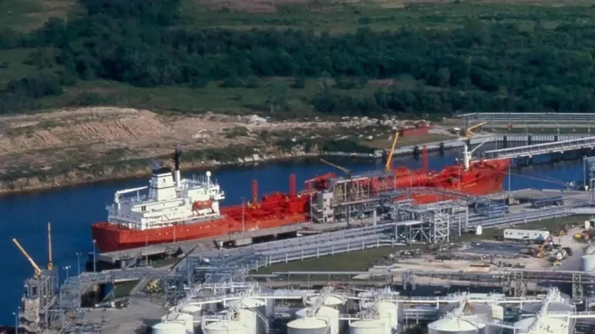 Пазарни реалности: Все повече петролни компании се отказват от енергийния преход