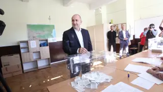 Социолози разгадаха задните мисли на Радев