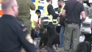 Извънредно: Кървав атентат в Израел, камион се вряза в спирка с много хора
