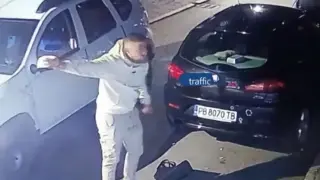 Ето какво възмездие застигна 20-г. Валентин, бил и влачил гаджето си на улицата  