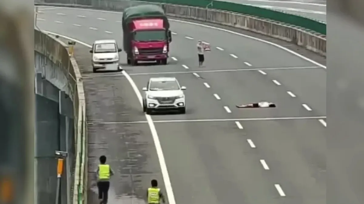 Девойка легна на пътя да се самоубива, но вижте какво се случи ВИДЕО