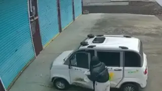 Шок! Малко дете прегази майка си, брутално ВИДЕО 18+
