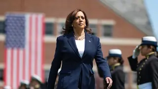 Камала Харис се бори да надвие Тръмп с шокиращ коз