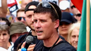Андролова разпердушини "Величие": Великодушен театър за глупаци!