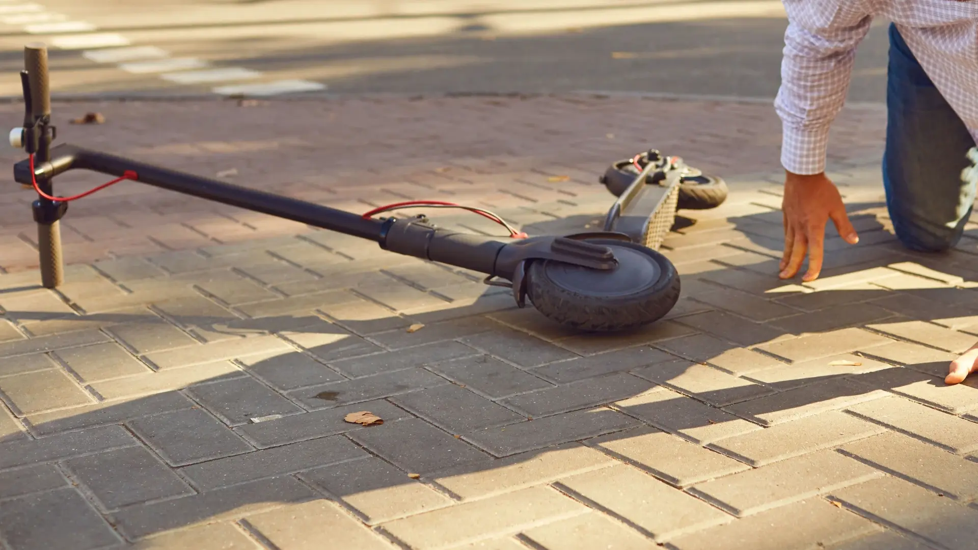 Жена бере душа в болница след катастрофа с тротинетка 