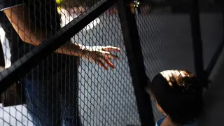 Внимание: Педофил дебне деца пред столични детски градини! СНИМКА