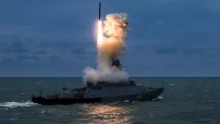 Руска подводница с 4 ракети "Калибър" се разположи в Черно море