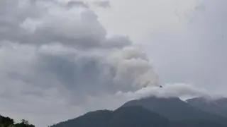 Вулкан изригна в Индонезия, има жертви ВИДЕО
