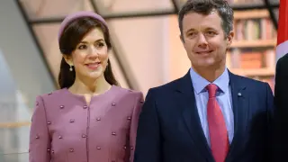 Кралица Мери показа убийствено тяло на 52, но къде й е халката? СНИМКА