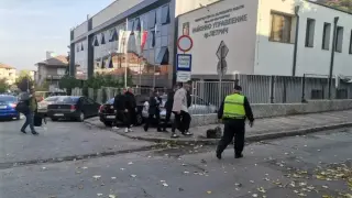 Ченгетата, закопчани при спецакция в Петрич, пребили деца с кабел при разпит