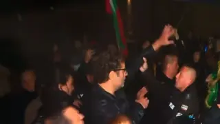 Батални сцени пред Народния театър, обрат с постановката на Малкович СНИМКИ