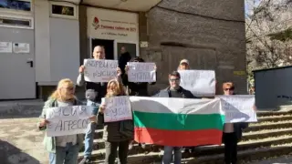 Пловдив посрещна Митрофанова с плакат "Вземи си Альоша и се пръждосвай" СНИМКИ