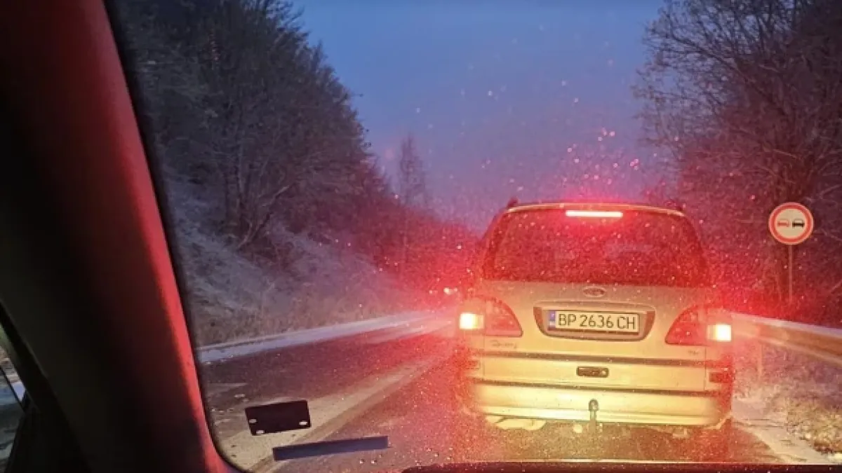 На Петрохан е страшно! Адска верижна катастрофа спря всичко 