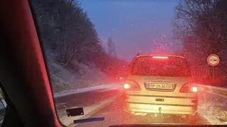 На Петрохан е страшно! Адска верижна катастрофа спря всичко 