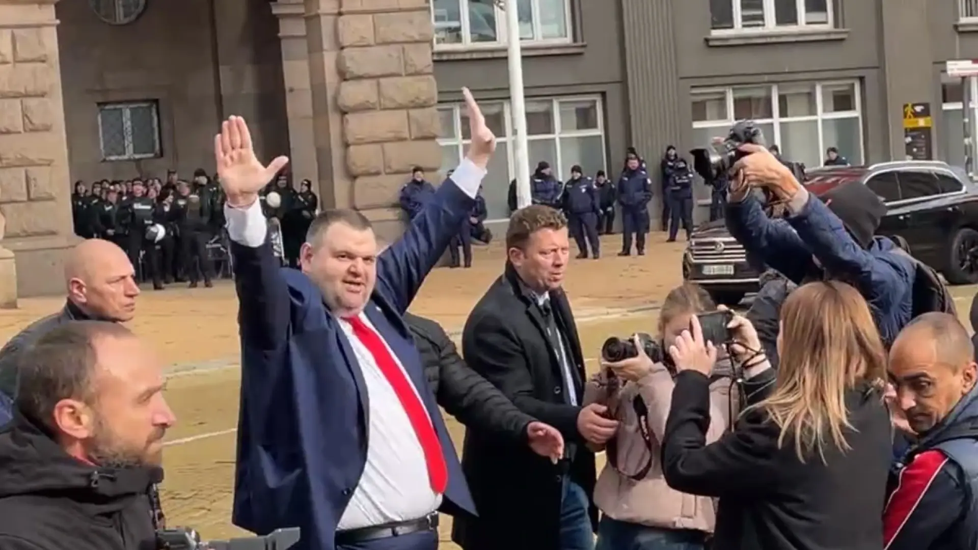 Пеевски с голяма новина пред протестиращите и сериозна закана БЛИЦ Live