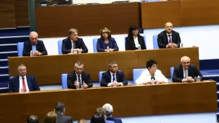 Министри се потят предпразнично в парламента БЛИЦ Live
