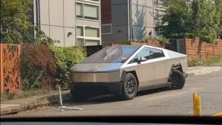 Захвърлиха на улицата Tesla Cybertruck, струваща 82 000 долара СНИМКИ