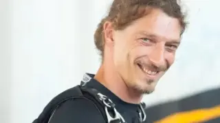 Извънредна вест за падналия парашутист, който се бори за живота си! СНИМКИ