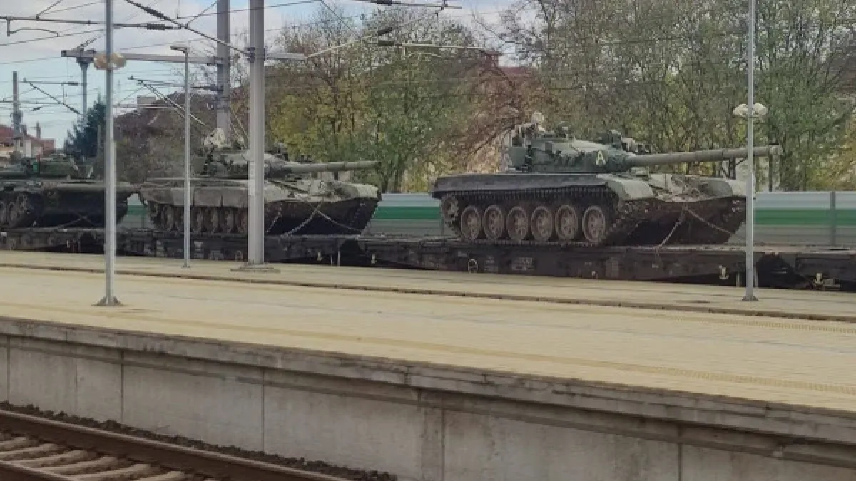 Заснеха танкове на тази наша жп гара СНИМКИ 