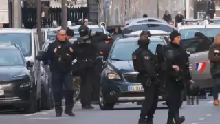 Заложническа драма в Париж: Мъж взе пленници в заведението на баща си ВИДЕО