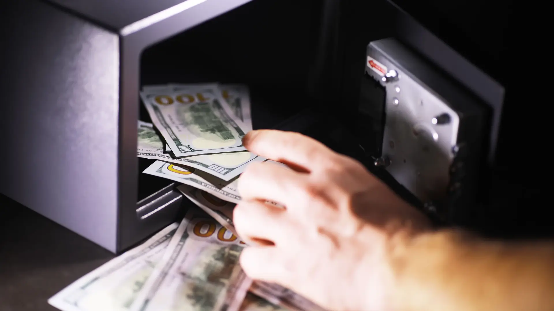 Видео разкри жестоката истина за сейфовете в хотелите