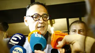 Любен Дилов поискал телефон - получил госпожици за цяла нощ