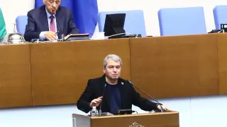 Скандал в НС: Тошко Йорданов побесня заради шавливите ПП-ДБ, отправи свирепа заплаха БЛИЦ Live