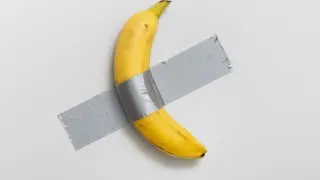Продадоха за невероятна сума банан, залепен със скоч за стена ВИДЕО