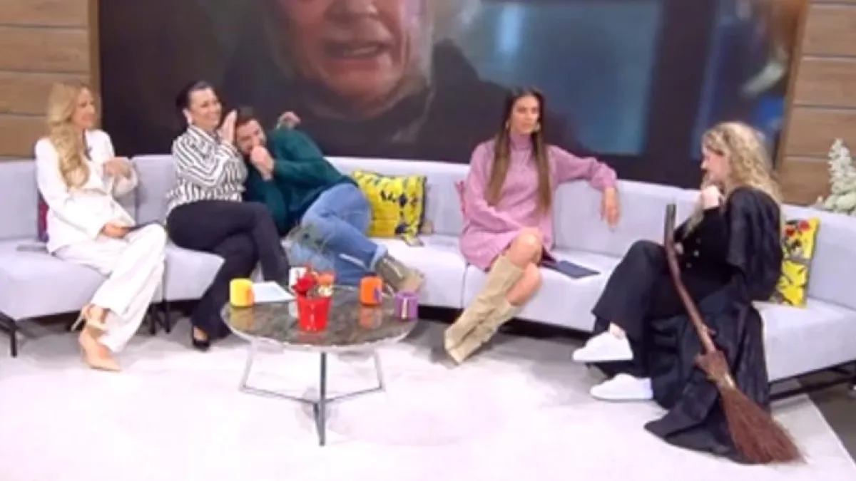 Голямо лигавене в ефира на bTV, тези водещи се оляха като малки бебета