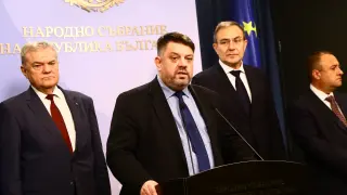 Скандал: БСП удари на камък, получи шамар от Кирил Петков и Слави Трифонов