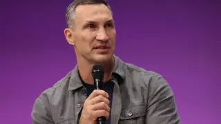 Владимир Кличко поиска среща с Джо Роугън след изказването му за „трета световна война“