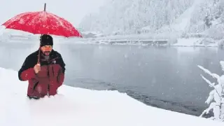 Снежен ад в Турция: Огромни преспи и кучи студ затвориха училища, хората не ходят на работа СНИМКИ