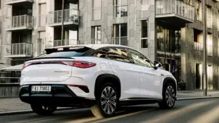 Подсилена каросерия: BYD представи нов кросоувър в Европа СНИМКИ