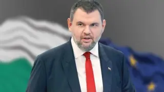 Пеевски смаза ПП-ДБ: Вчера бяха в скута на Костадинов и правиха срамна любов! БЛИЦ Live
