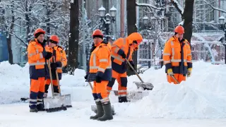 В Русия закъсаха за работници, наемат ученици на заплата