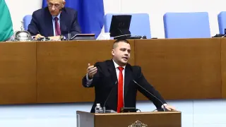 Тотален обрат в НС: Балабанов със спешен призив към Киселова, тя му размаха пръст!