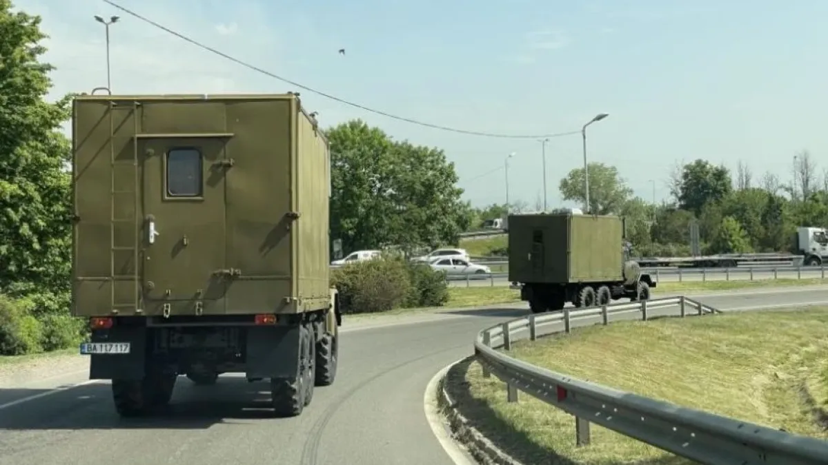 Военни колони тръгват из страната, войници с оръжие влизат в Румъния 