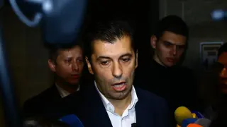 Ментето Кирил Петков направи жалък опит да се пребоядиса като привърженик на Тръмп