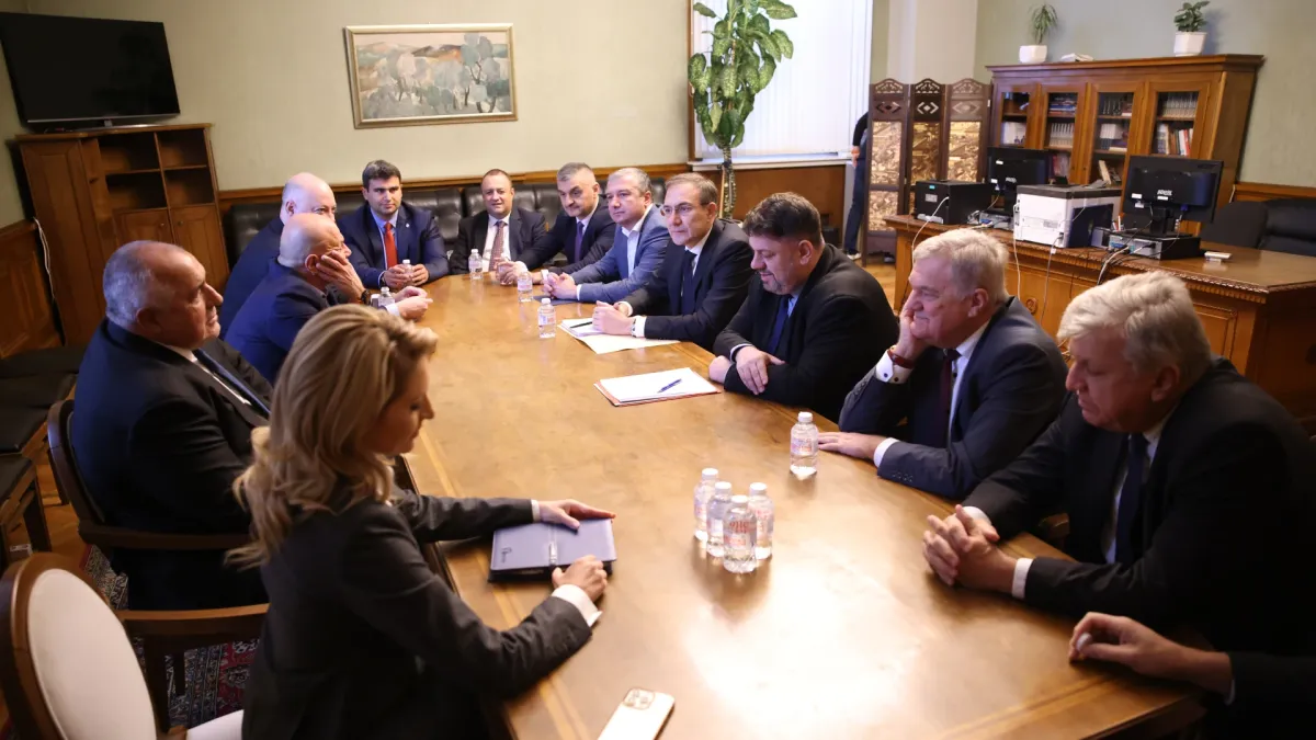 Членове на СДС понесли "мъчително" коалицията с БСП