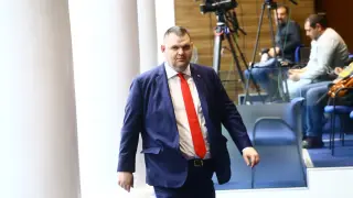 Анализ на ИСА: Тежки часове за кабинета "Желязков"! Пеевски е активният опозиционен водач - ДПС-Ново начало тръгва нагоре