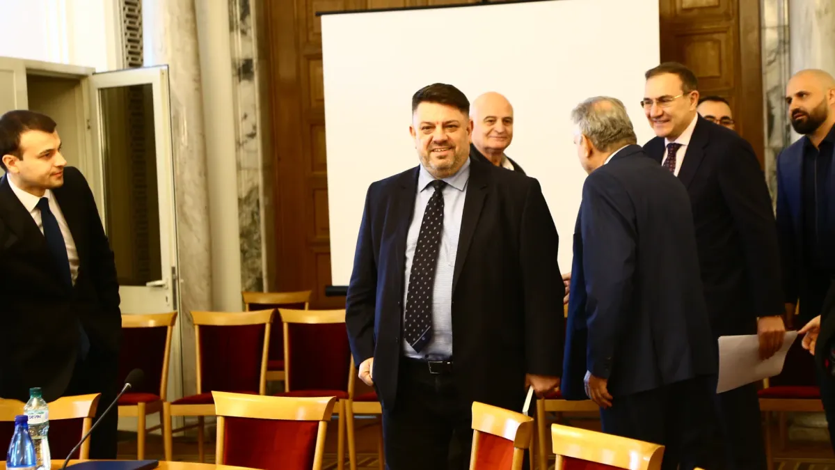 Напрежението в БСП къкри: Вкарат ли се в този капан, той ще им изяде главата