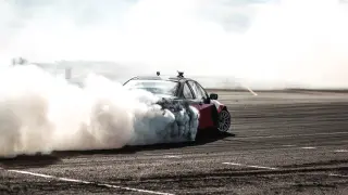 Селянин с БМВ се направи на голям шофьор пред деца, сега плаче