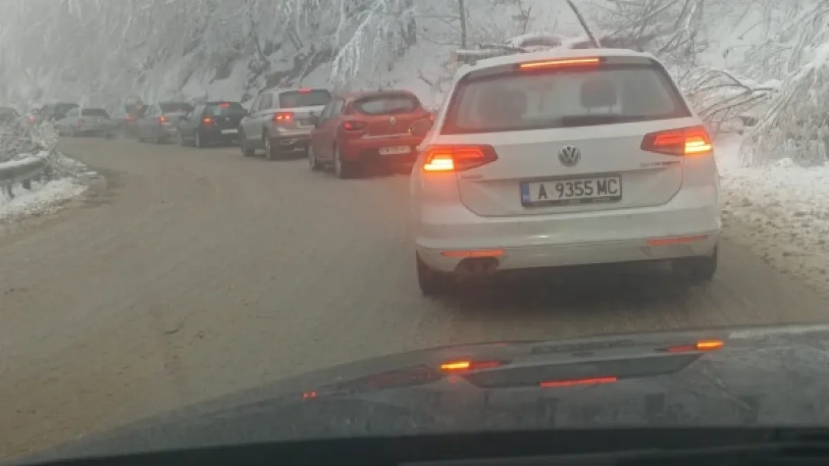 Снежен ад и на „Петрохан”, ледени СНИМКИ