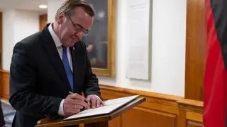 Германският министър на отбраната шокира с данни за руските танкове 