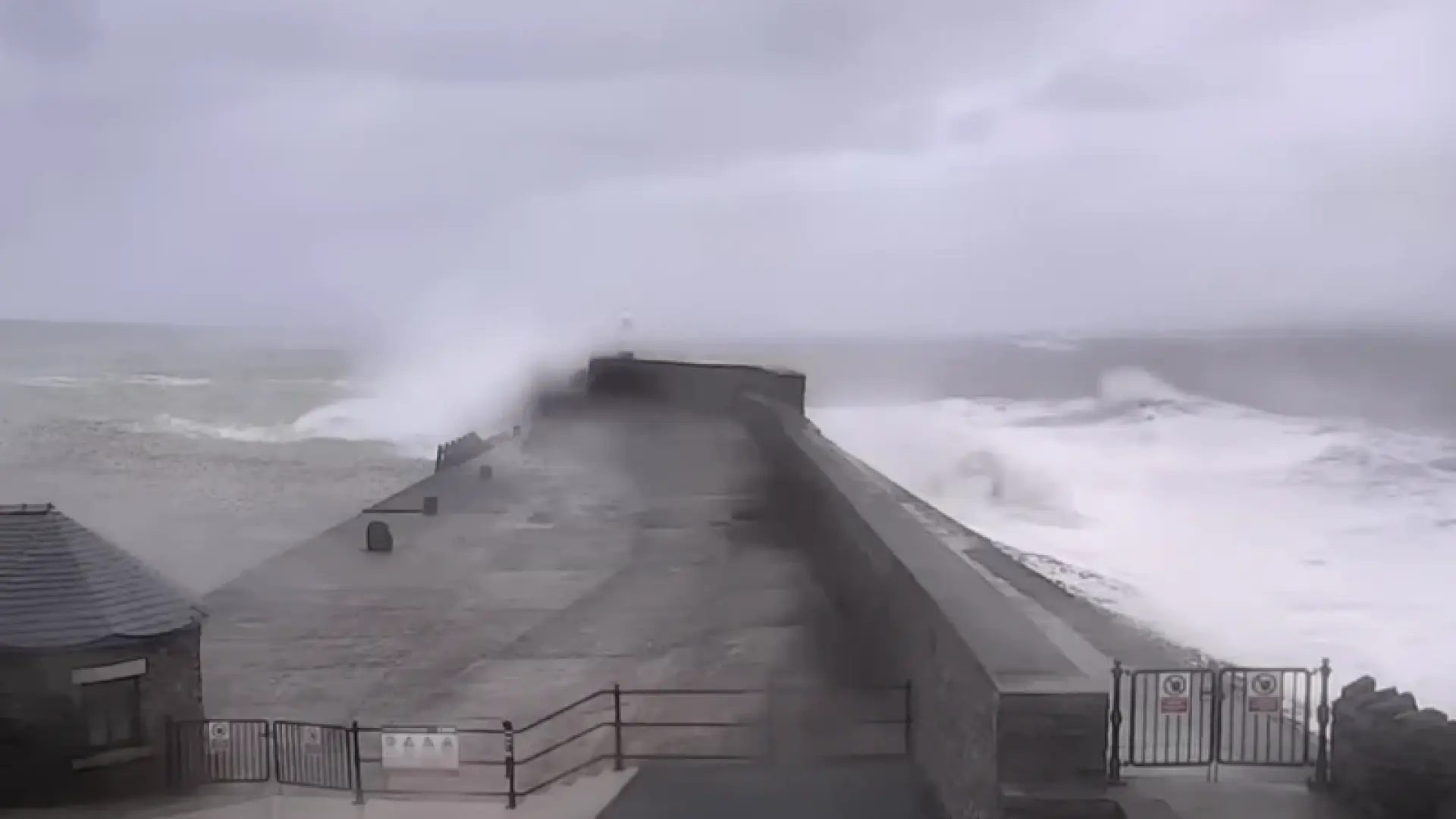 Апокалипсис на Острова, чудовището Дара се развилня ВИДЕО