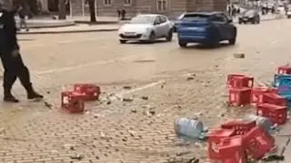 Шофьор направи голямо мазало пред Триъгълника на властта ВИДЕО 