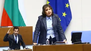 Киселова е безпощадна, вдигна мерника на Петков ВИДЕО